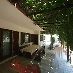 Diana's Place 풀라