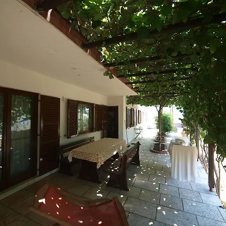 Diana's Place Пула