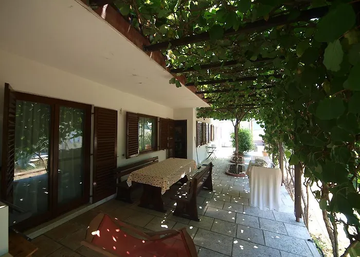 Diana's Place 풀라